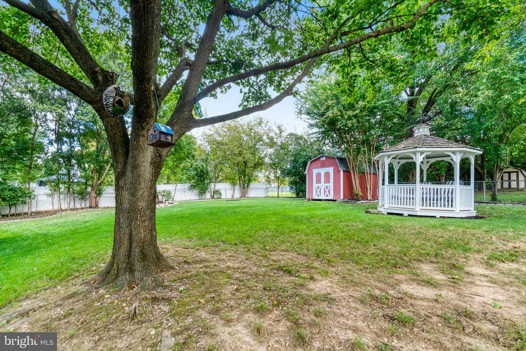 6109 LARKSPUR DRIVE