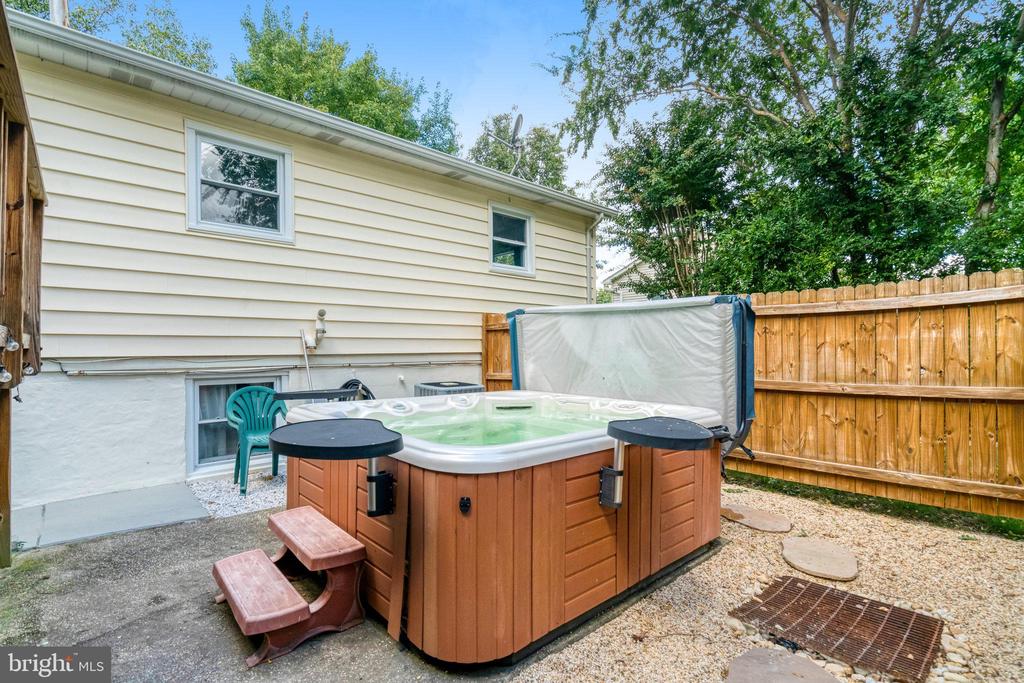 6109 LARKSPUR DRIVE