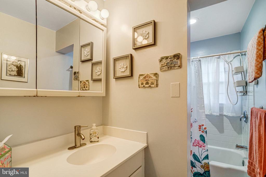6109 LARKSPUR DRIVE
