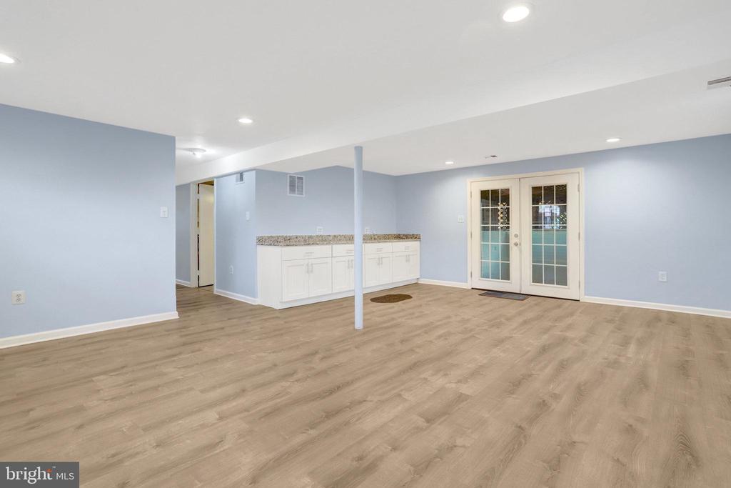 6109 LARKSPUR DRIVE