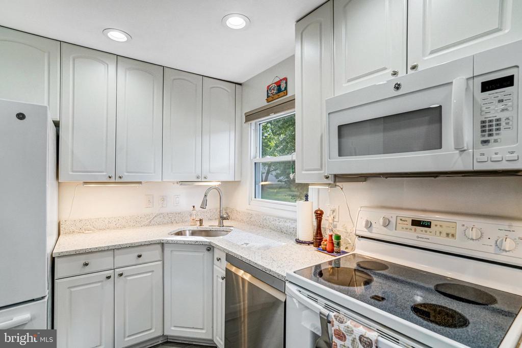 6109 LARKSPUR DRIVE