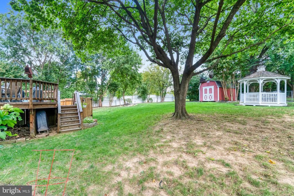 6109 LARKSPUR DRIVE