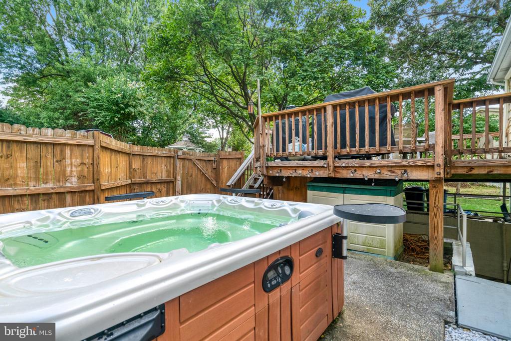 6109 LARKSPUR DRIVE