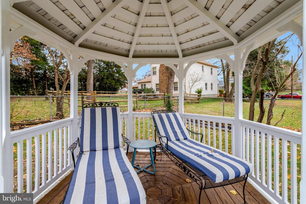 6109 LARKSPUR DRIVE