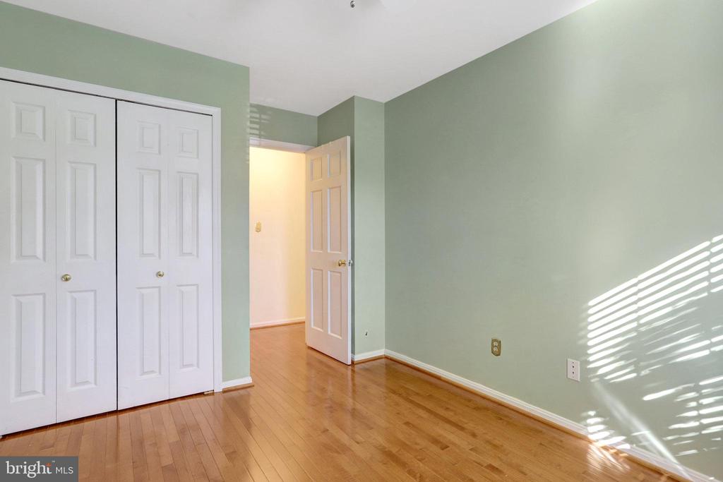 6122 OLD BRENTFORD COURT