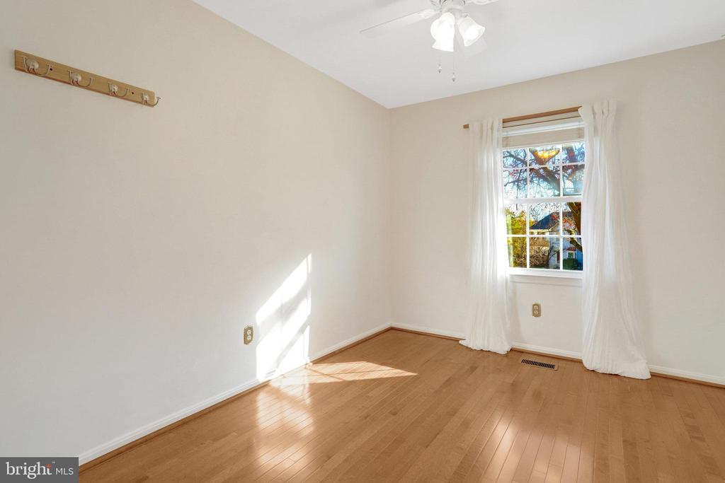 6122 OLD BRENTFORD COURT