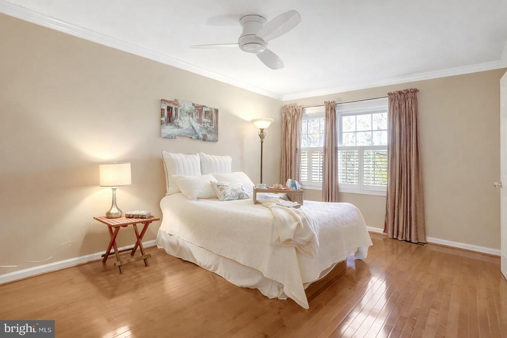 6122 OLD BRENTFORD COURT