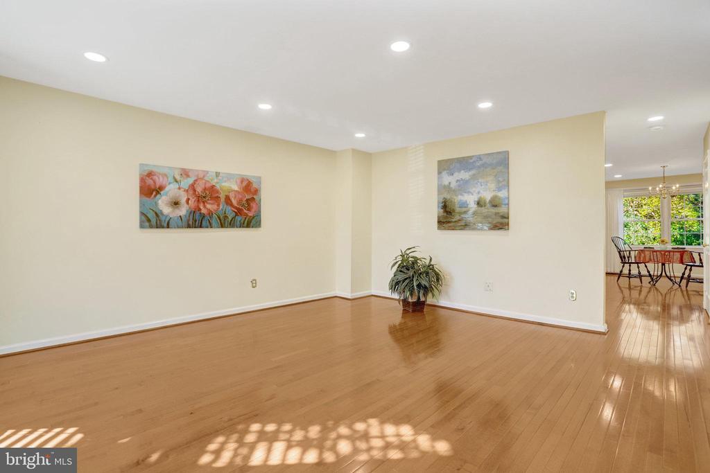 6122 OLD BRENTFORD COURT