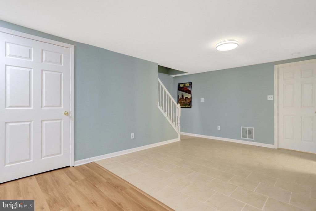 6122 OLD BRENTFORD COURT