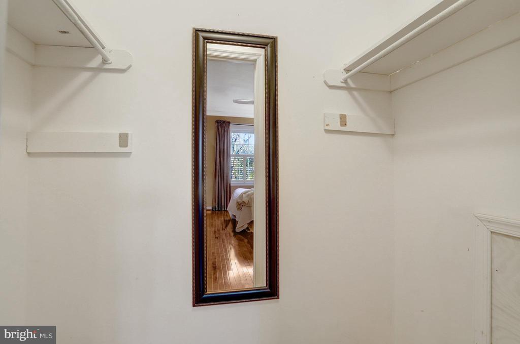 6122 OLD BRENTFORD COURT