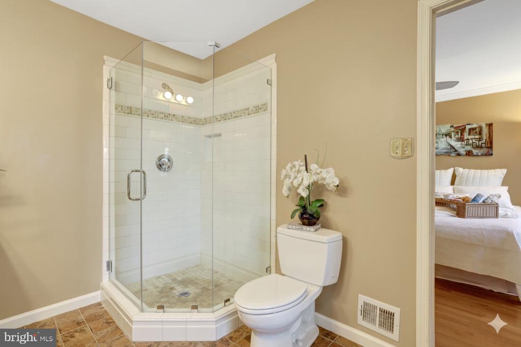 6122 OLD BRENTFORD COURT