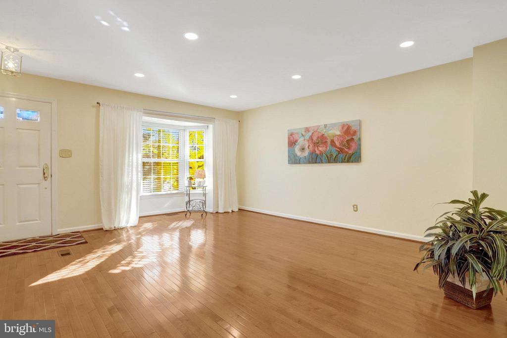 6122 OLD BRENTFORD COURT