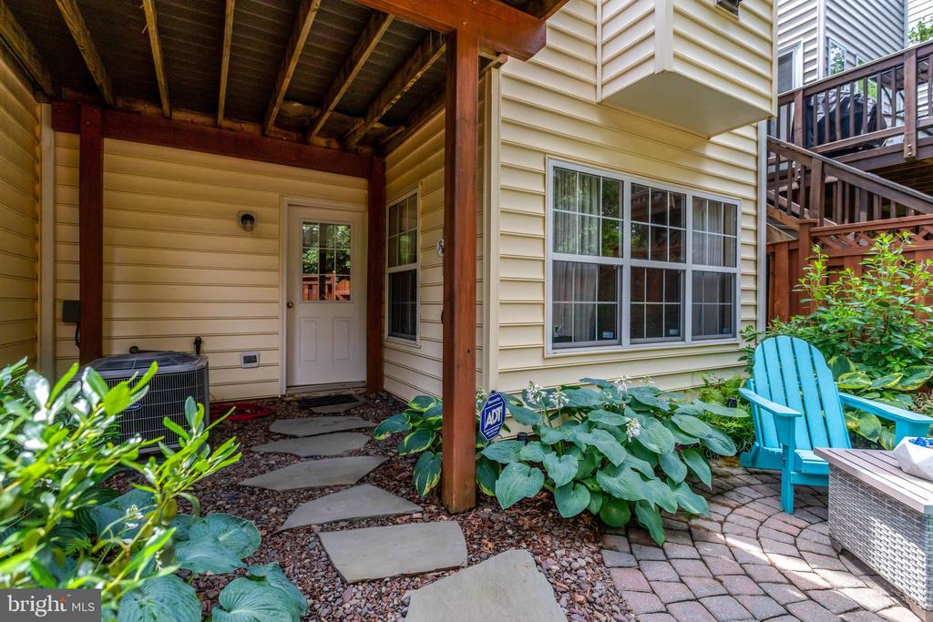 6138 CINNAMON COURT