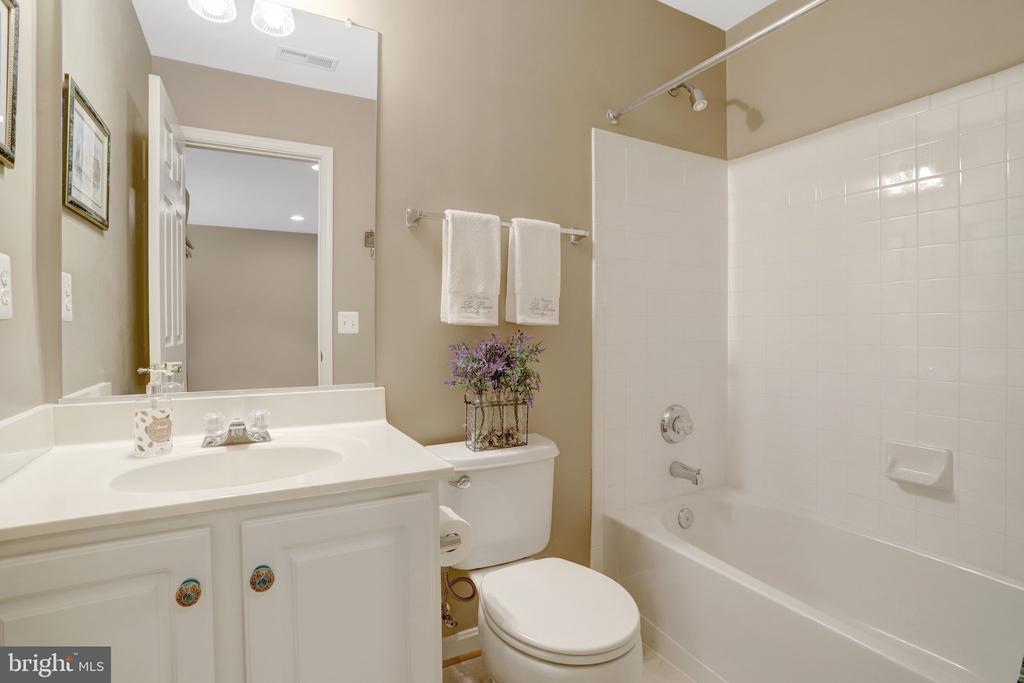 6138 CINNAMON COURT