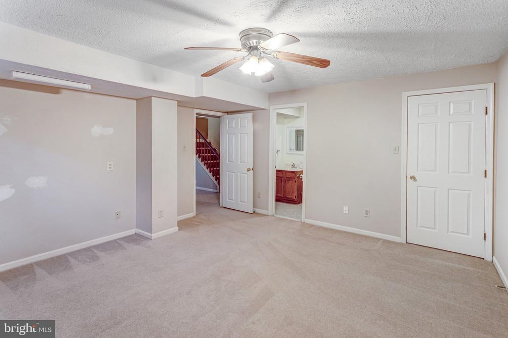 11646 HOWITZER LANE
