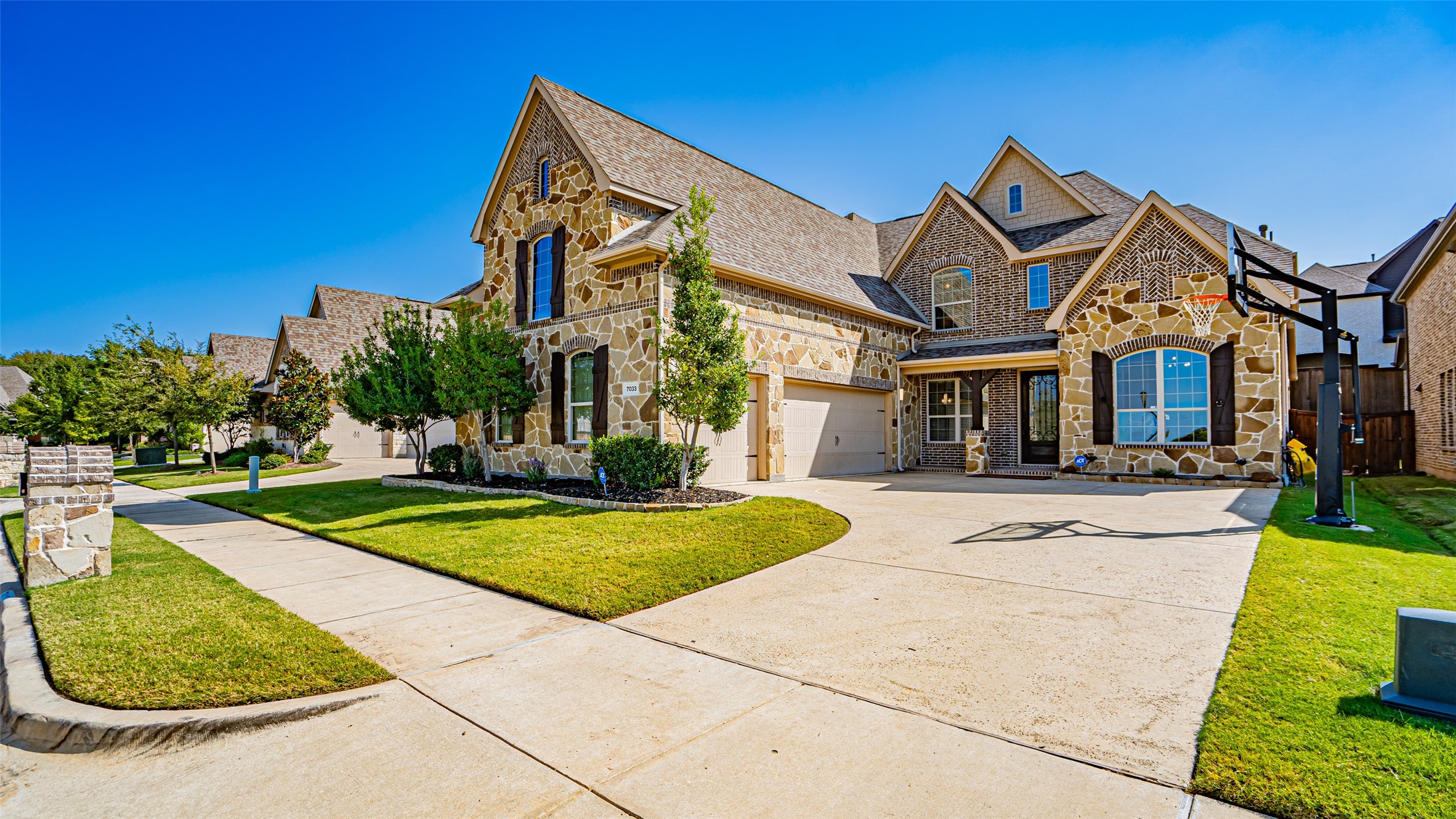 7033 Benjamin Way