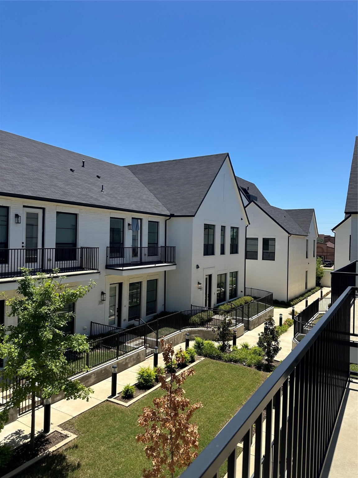 128 Garden Court W