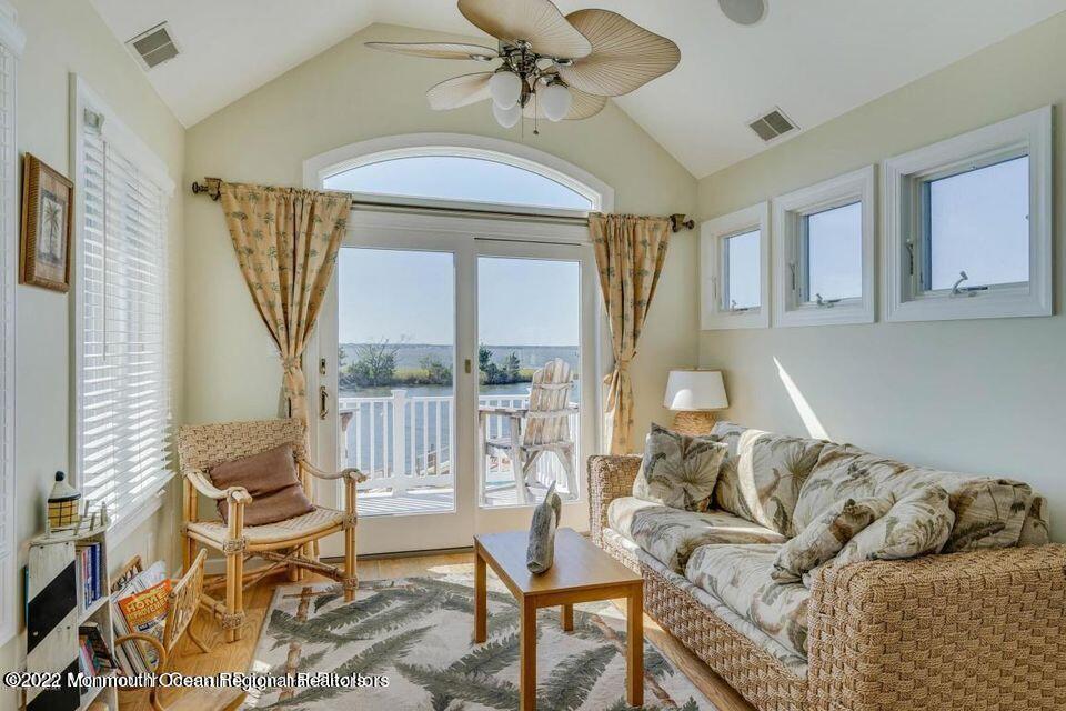 2023 Bay Boulevard