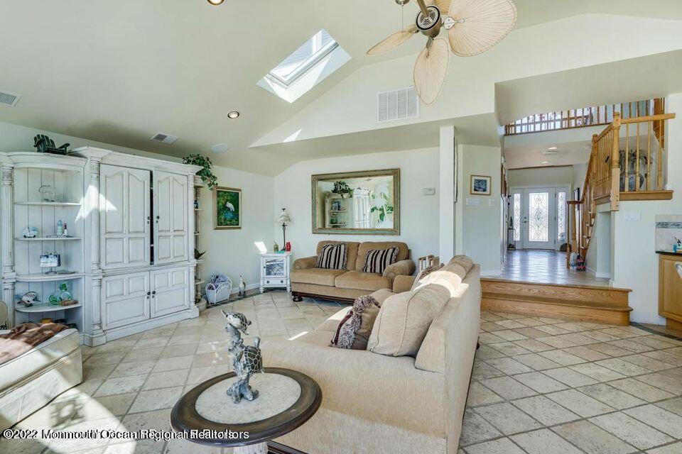 2023 Bay Boulevard