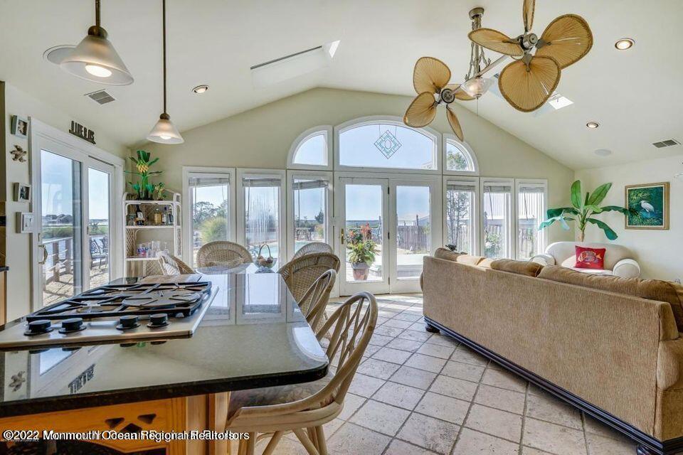 2023 Bay Boulevard