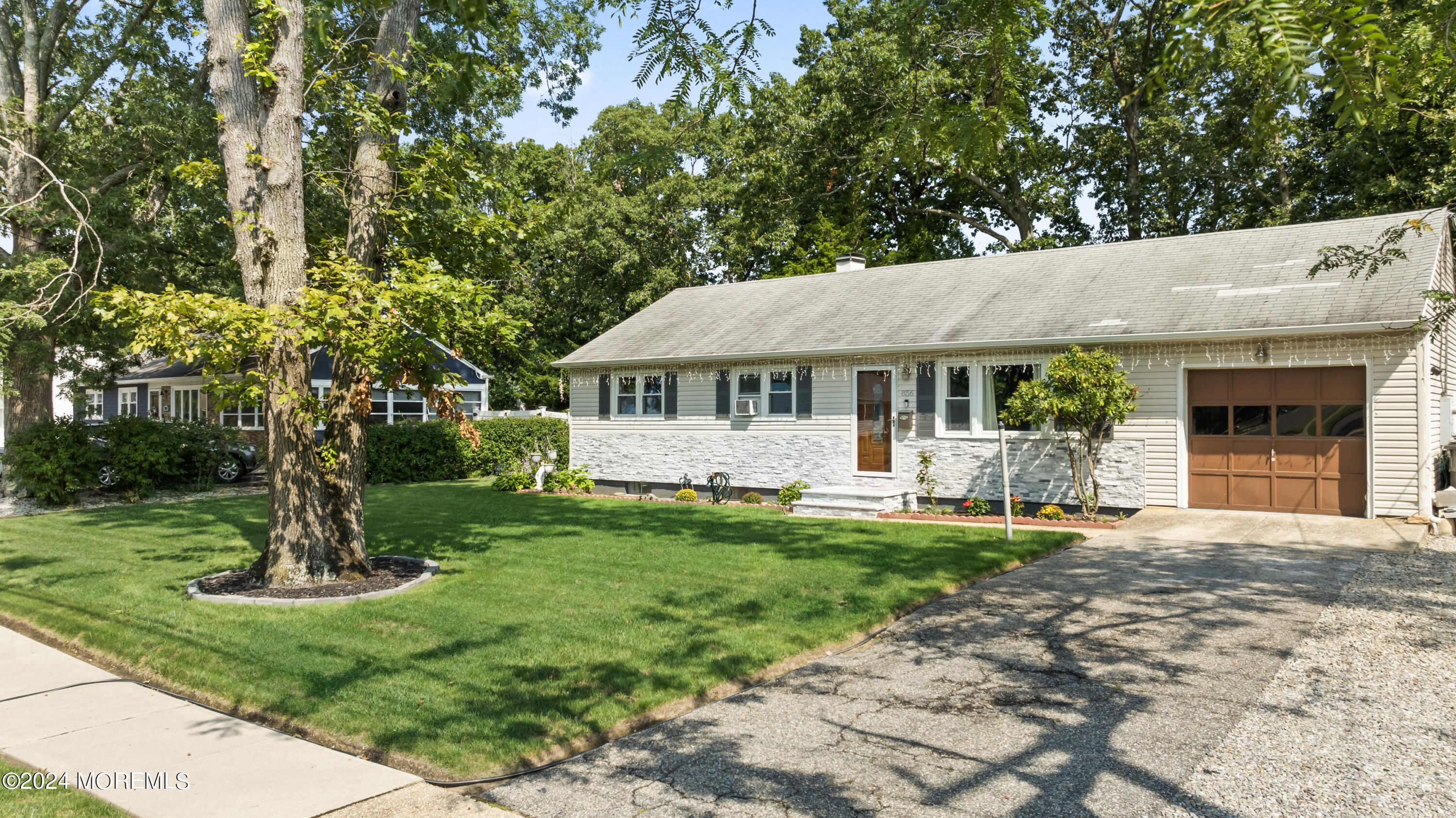 856 Roundtree Drive