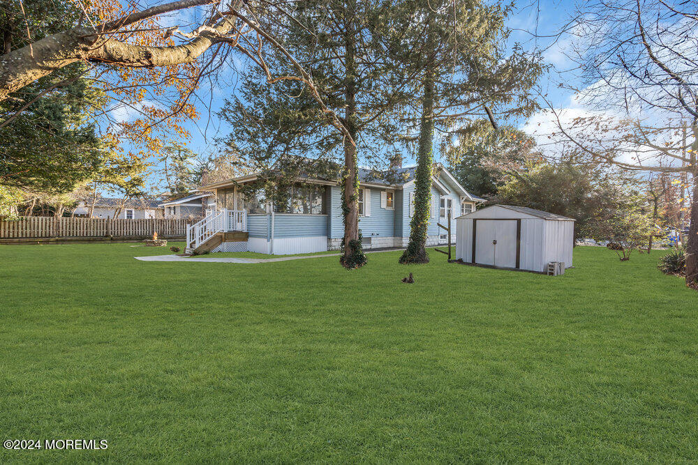 437 Forepeak Avenue