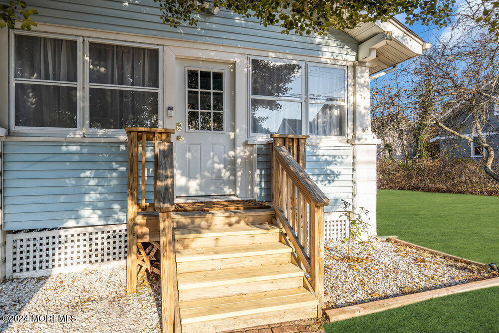 437 Forepeak Avenue
