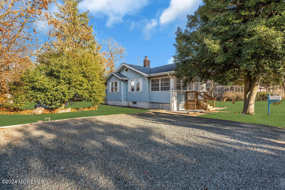 437 Forepeak Avenue