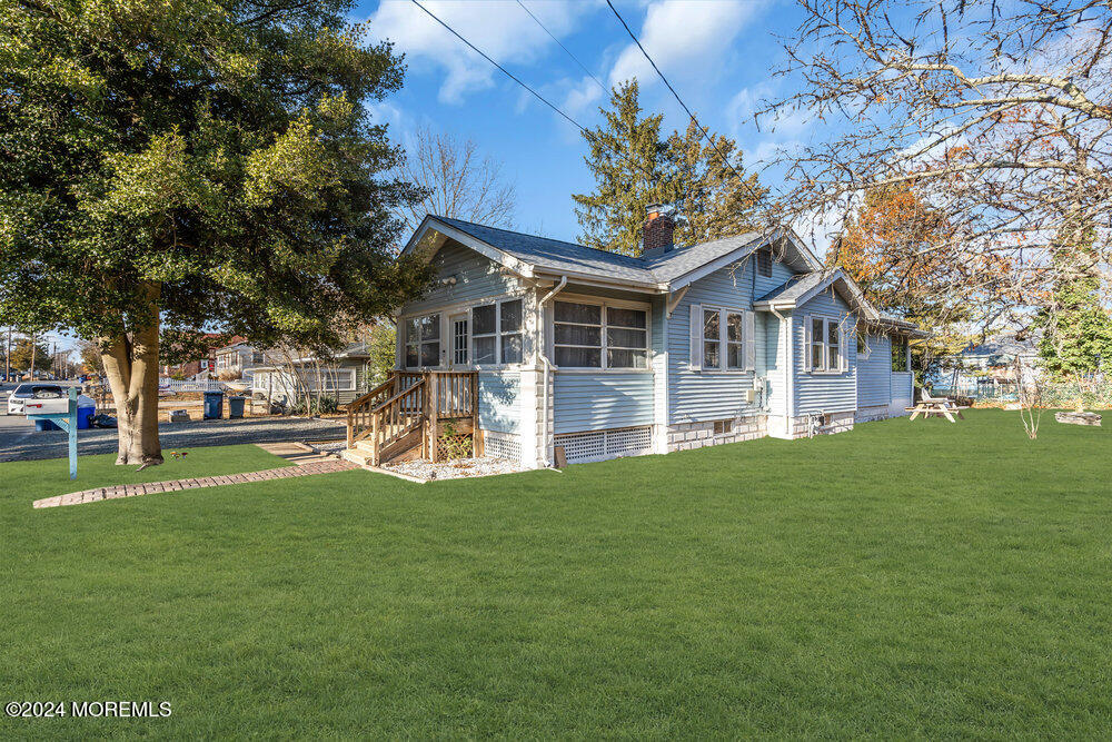 437 Forepeak Avenue