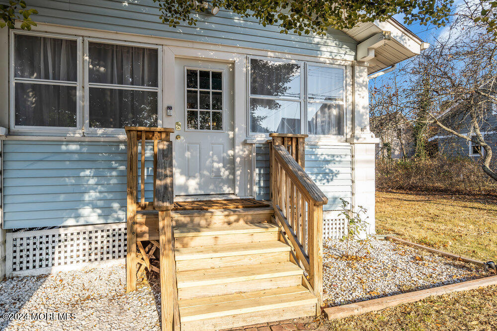 437 Forepeak Avenue