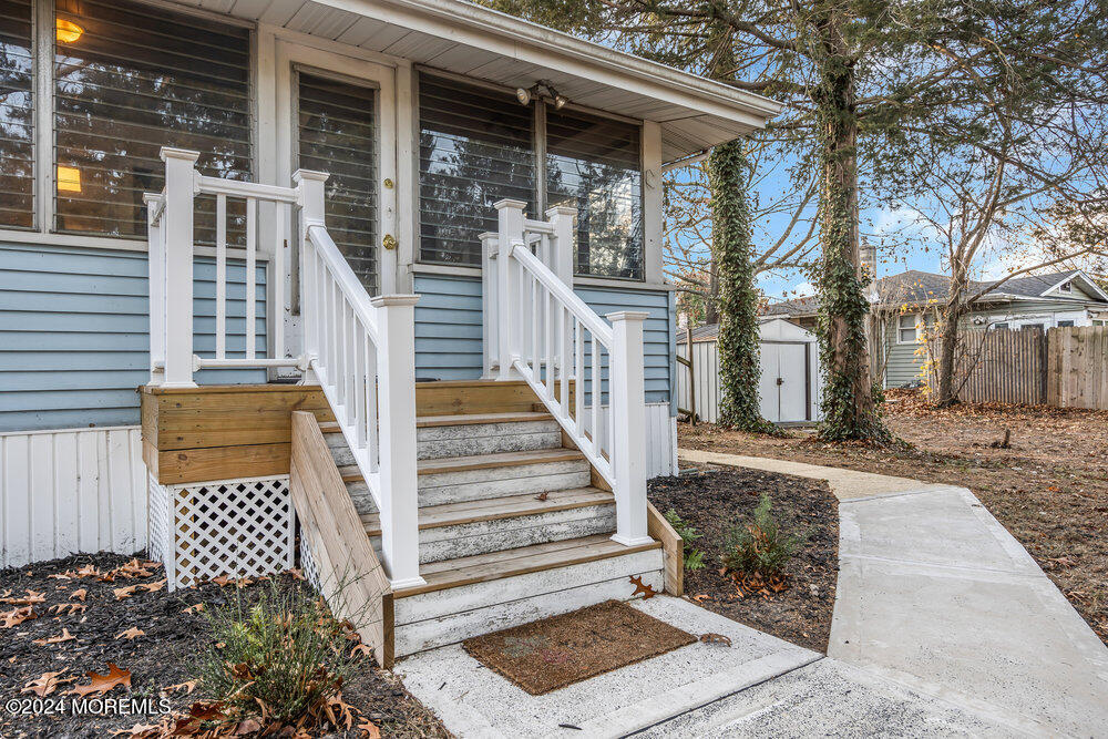 437 Forepeak Avenue