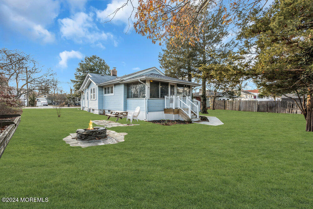 437 Forepeak Avenue