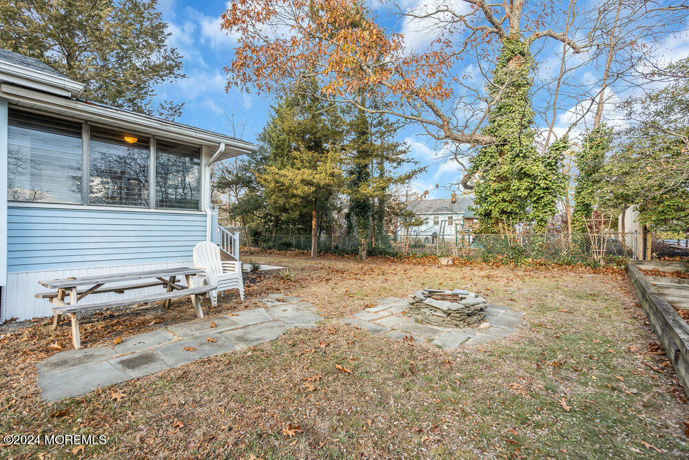 437 Forepeak Avenue