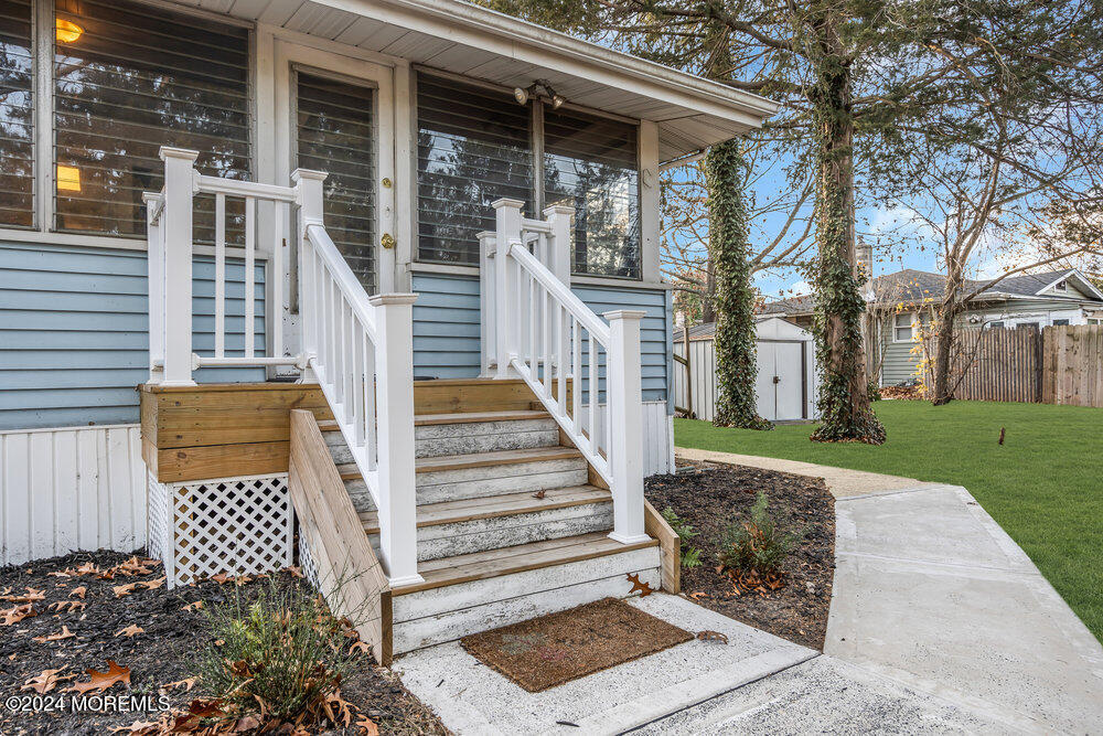 437 Forepeak Avenue