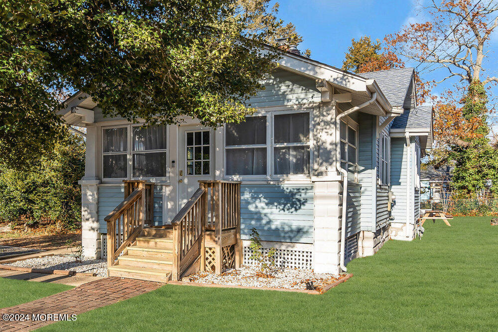 437 Forepeak Avenue