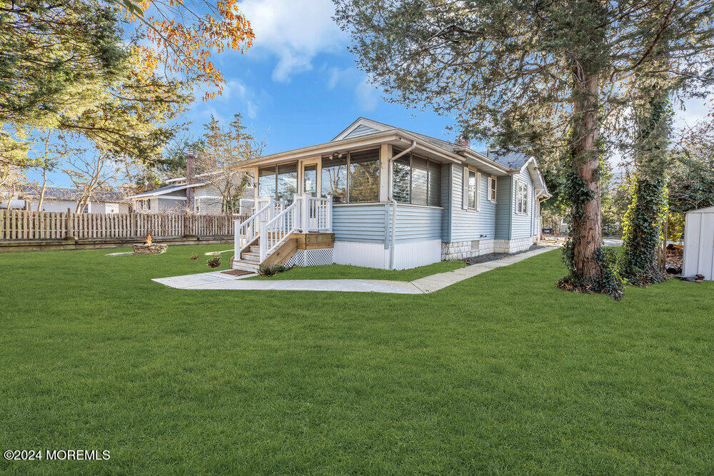 437 Forepeak Avenue