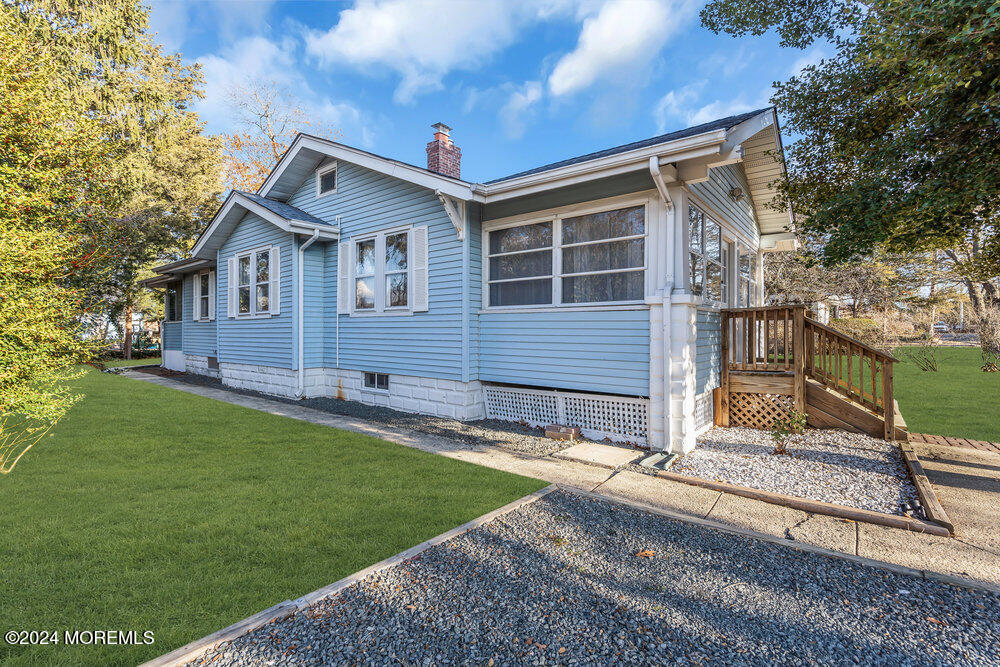 437 Forepeak Avenue