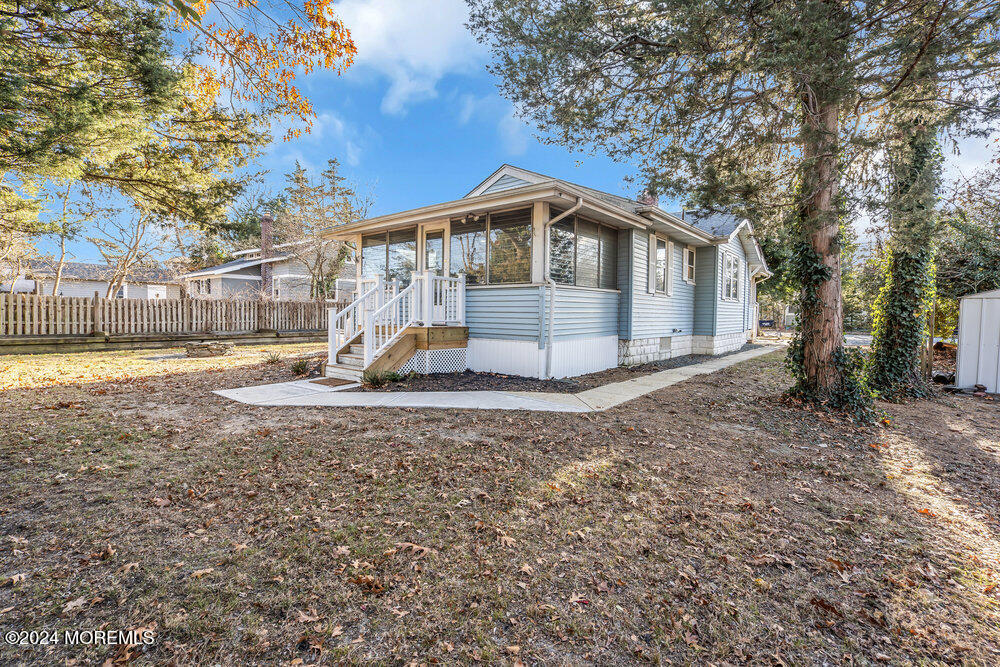 437 Forepeak Avenue