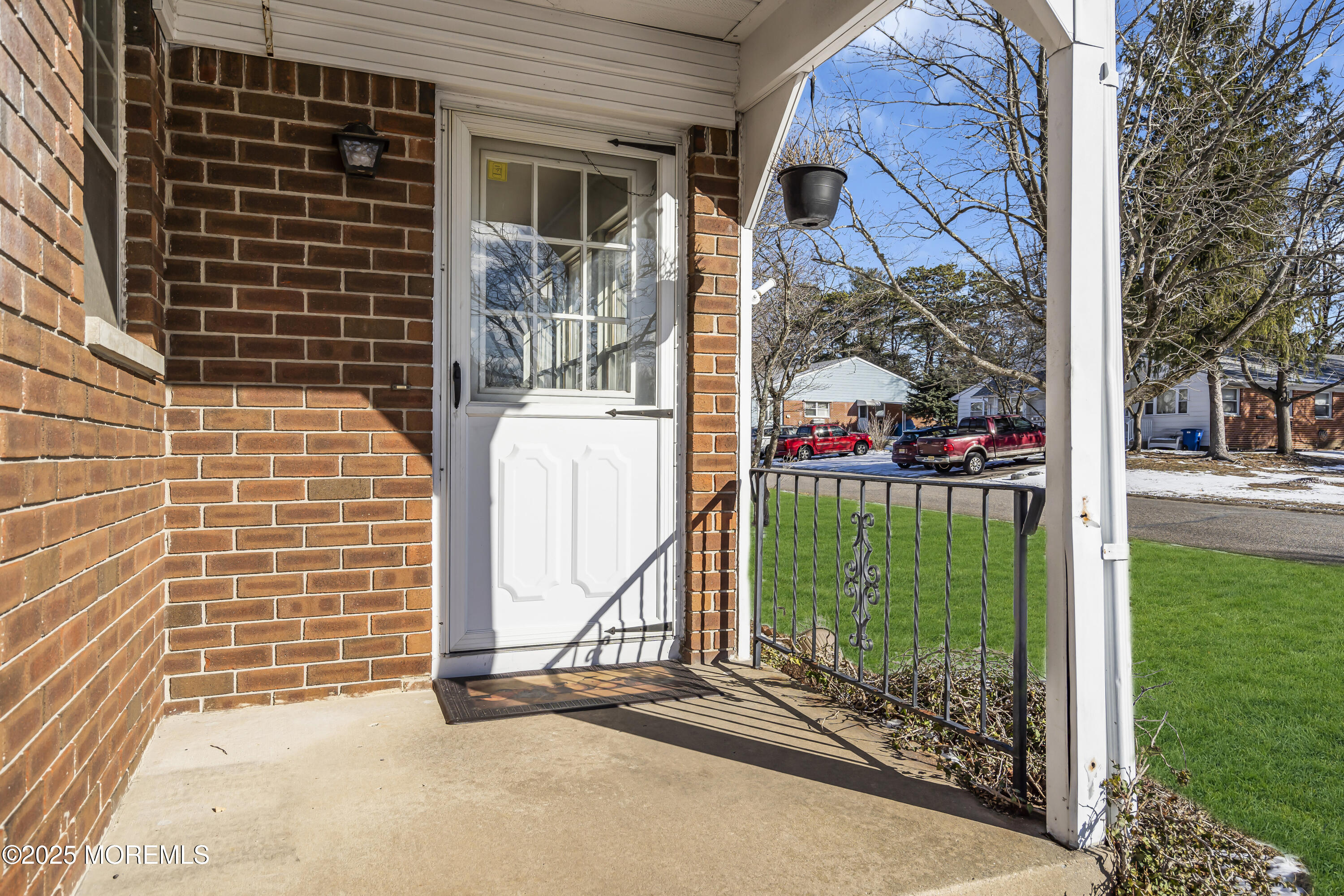 164 Hudson Parkway, B