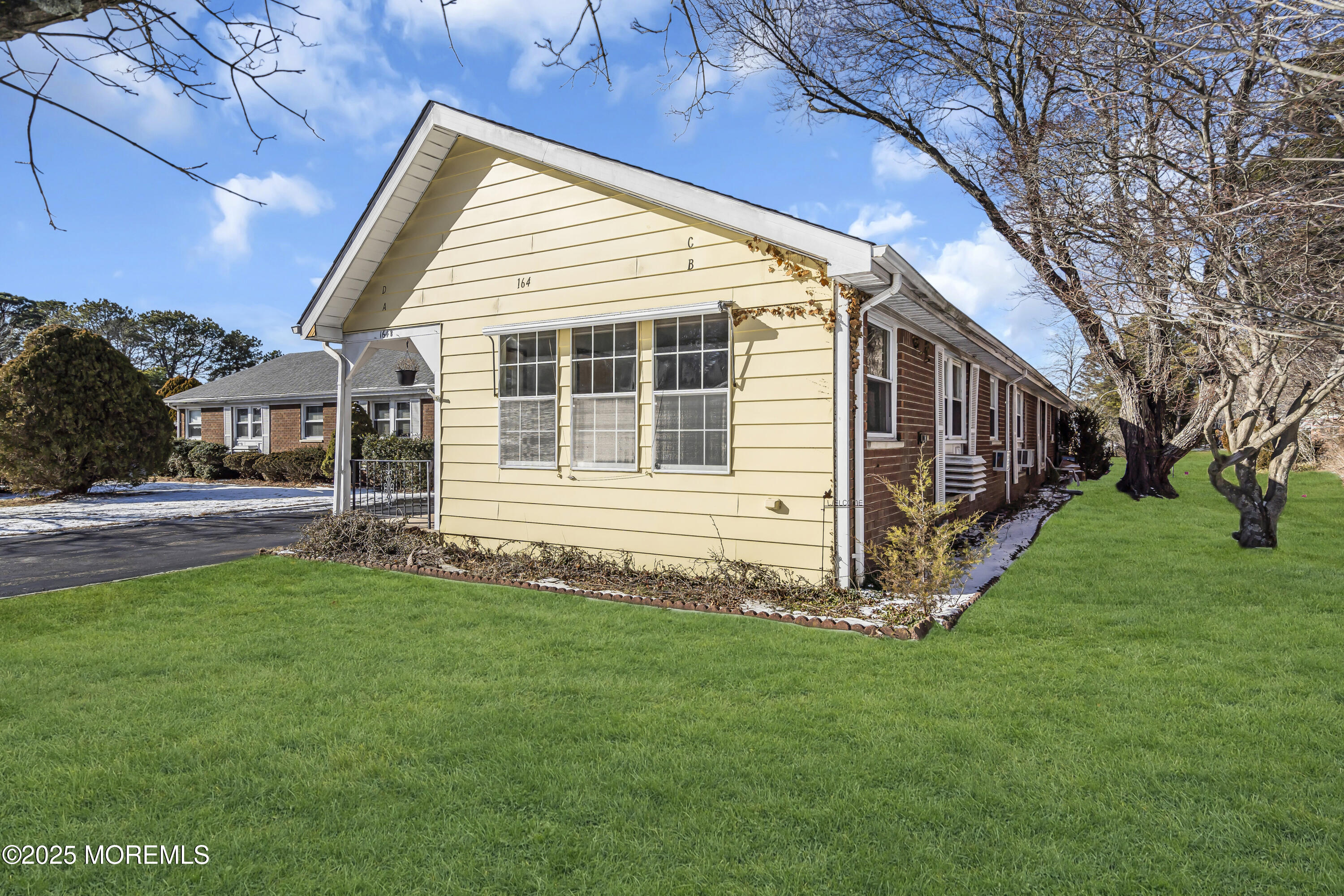 164 Hudson Parkway, B