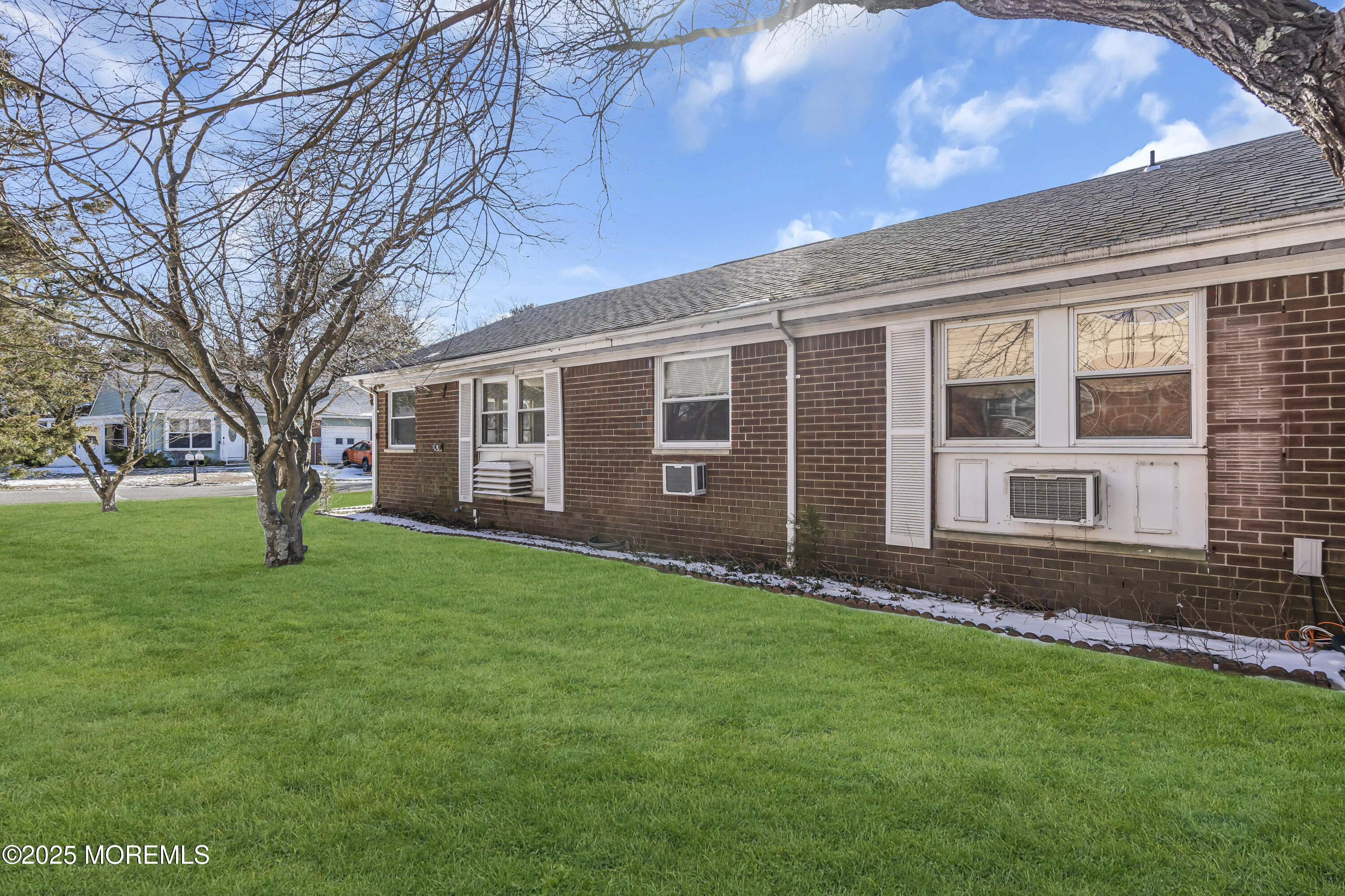 164 Hudson Parkway, B