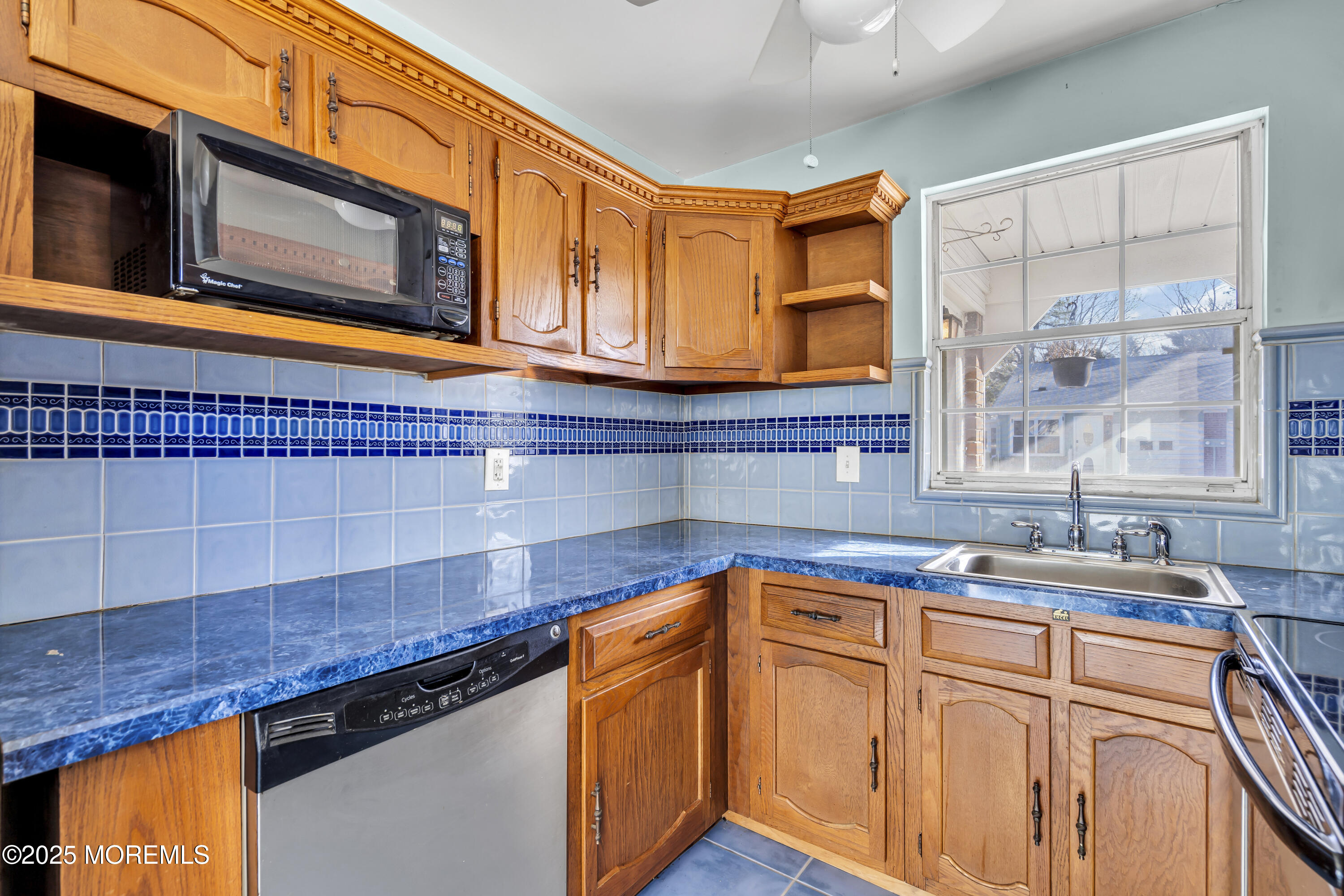 164 Hudson Parkway, B