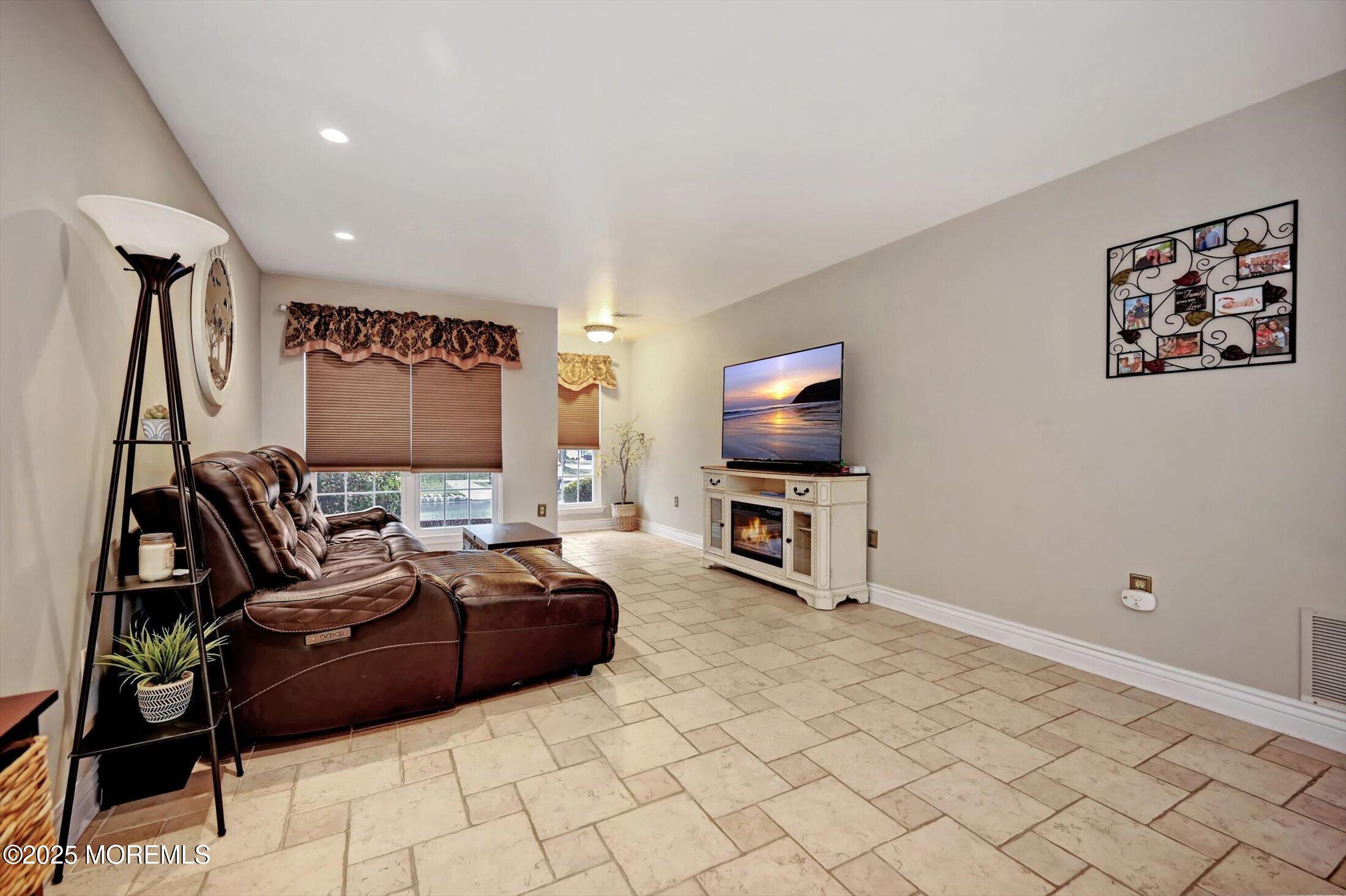 1506 King George Lane 1598