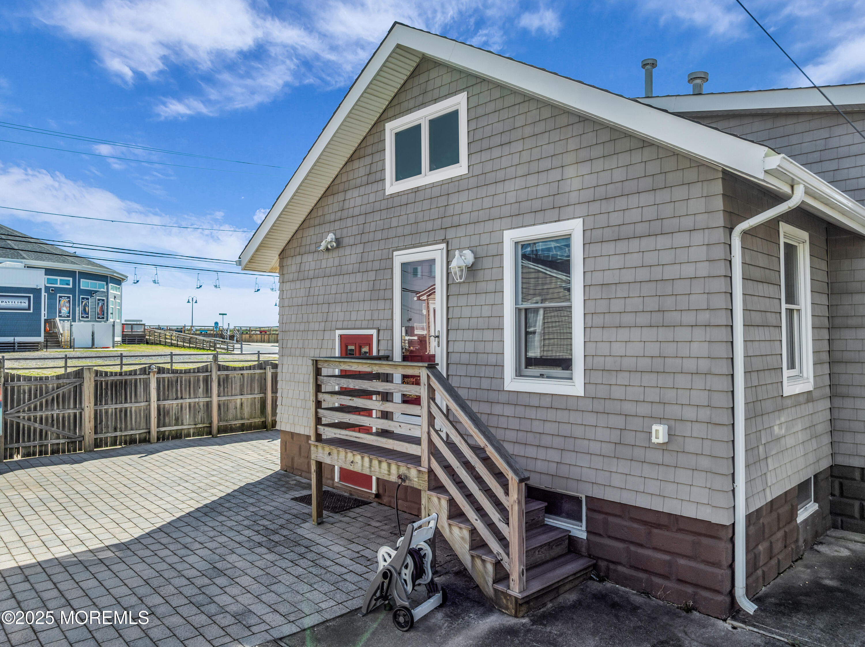 16 Carteret Avenue