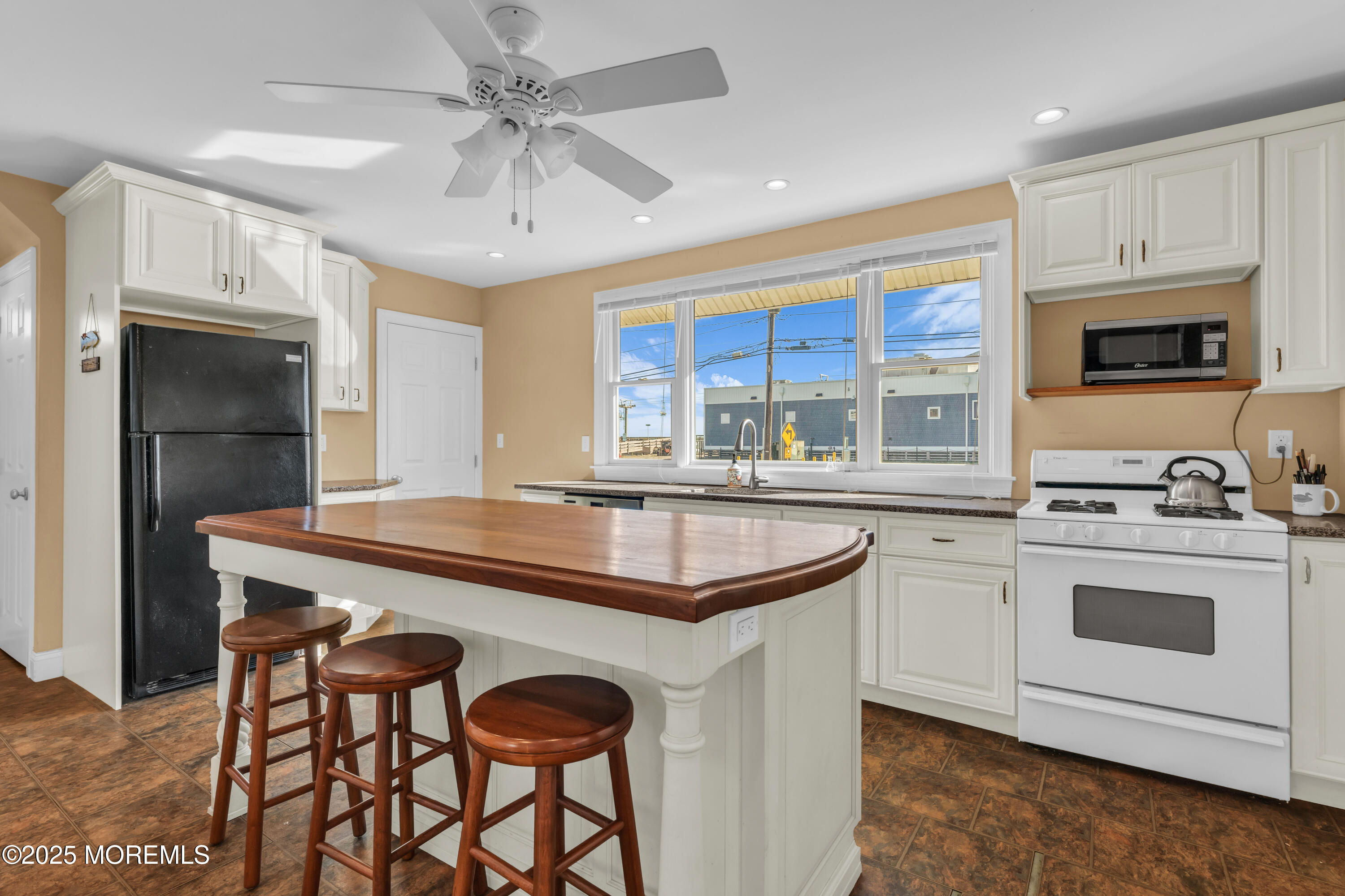 16 Carteret Avenue
