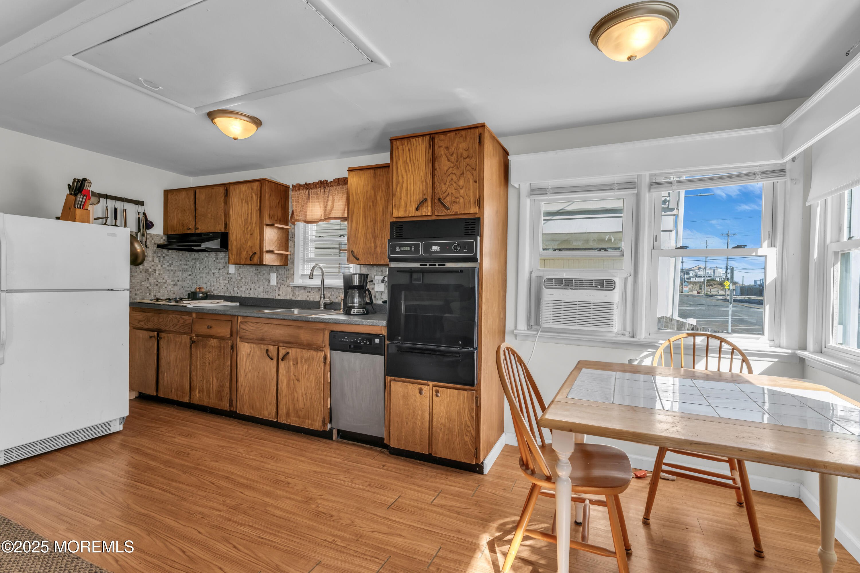 16 Carteret Avenue