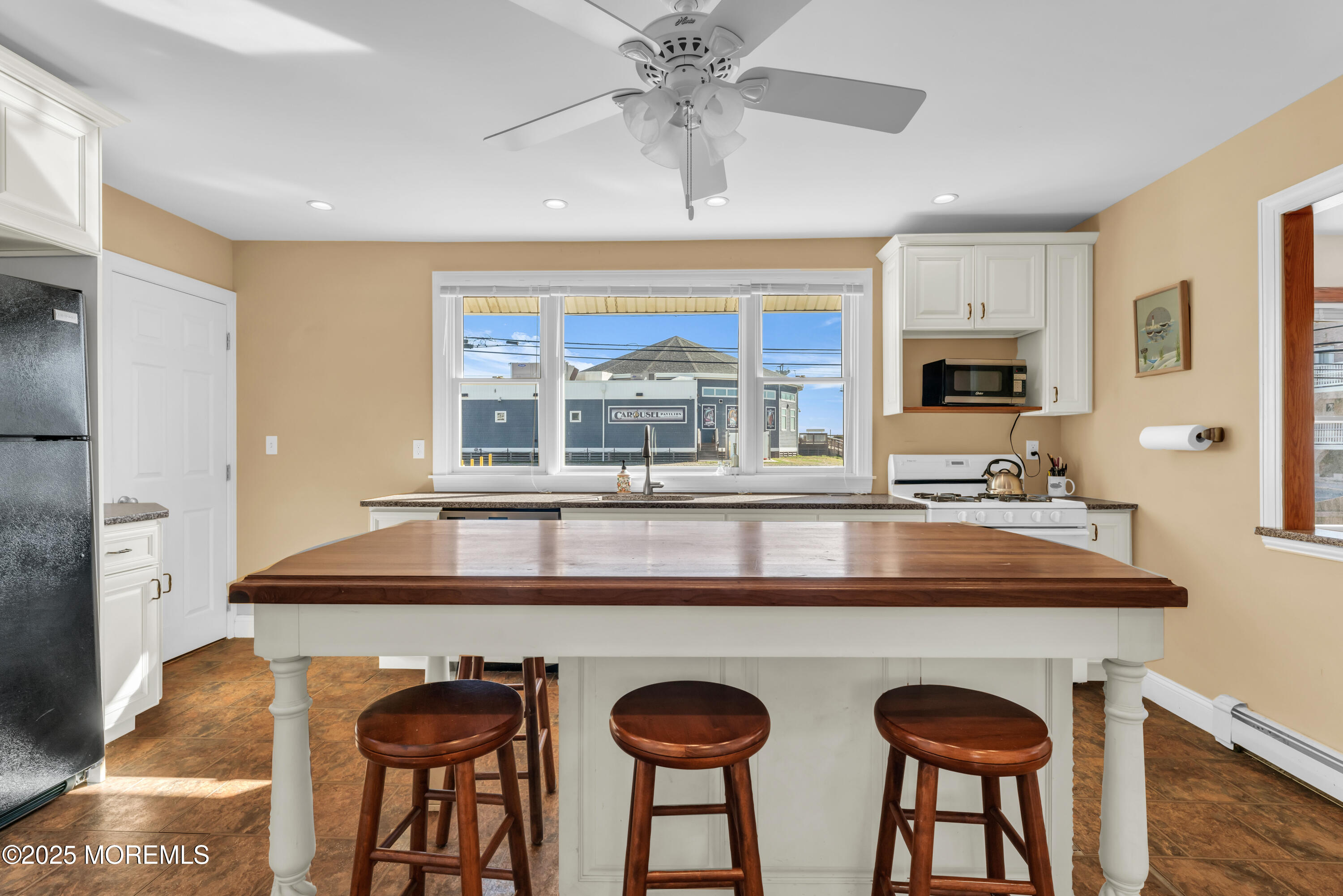 16 Carteret Avenue
