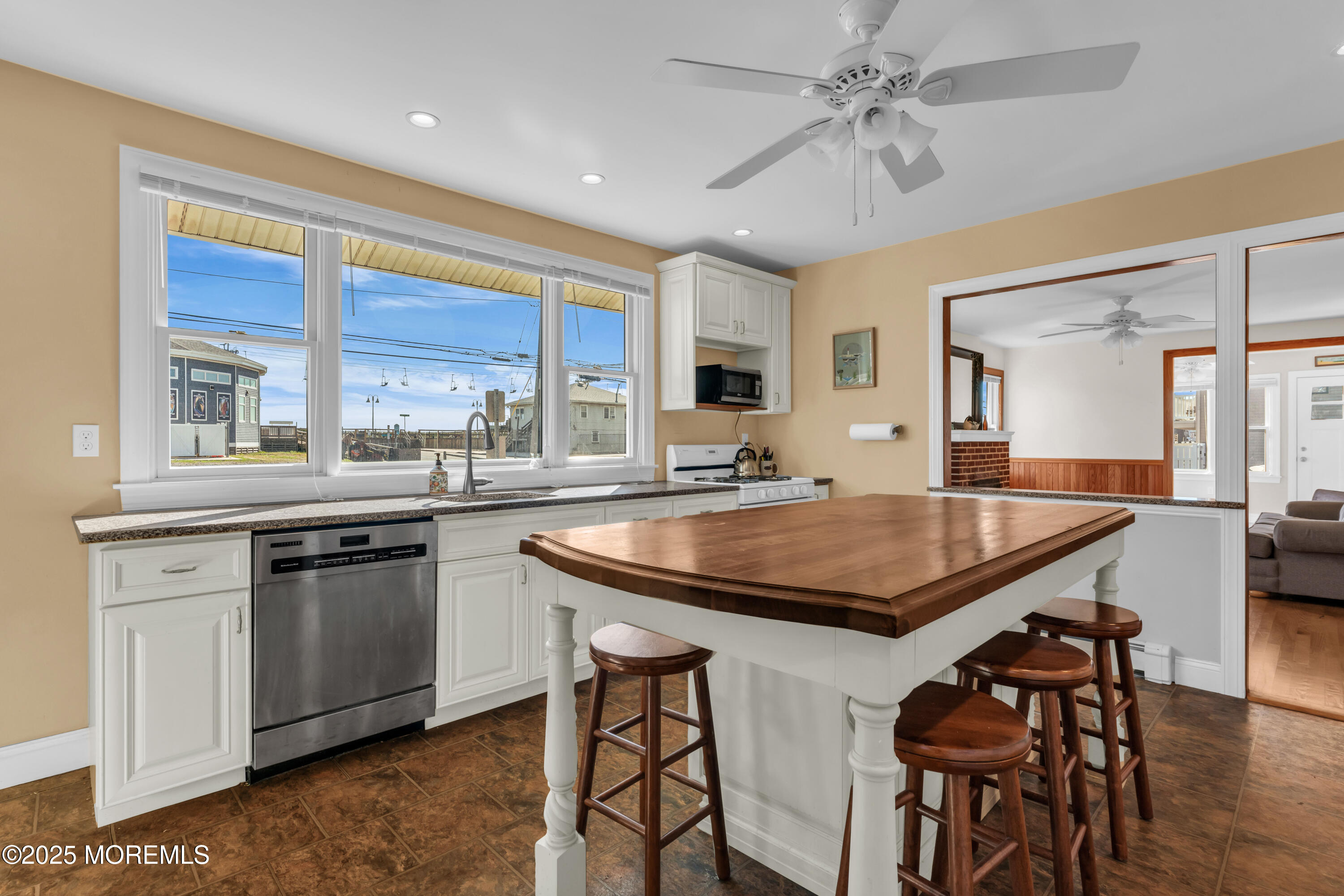 16 Carteret Avenue