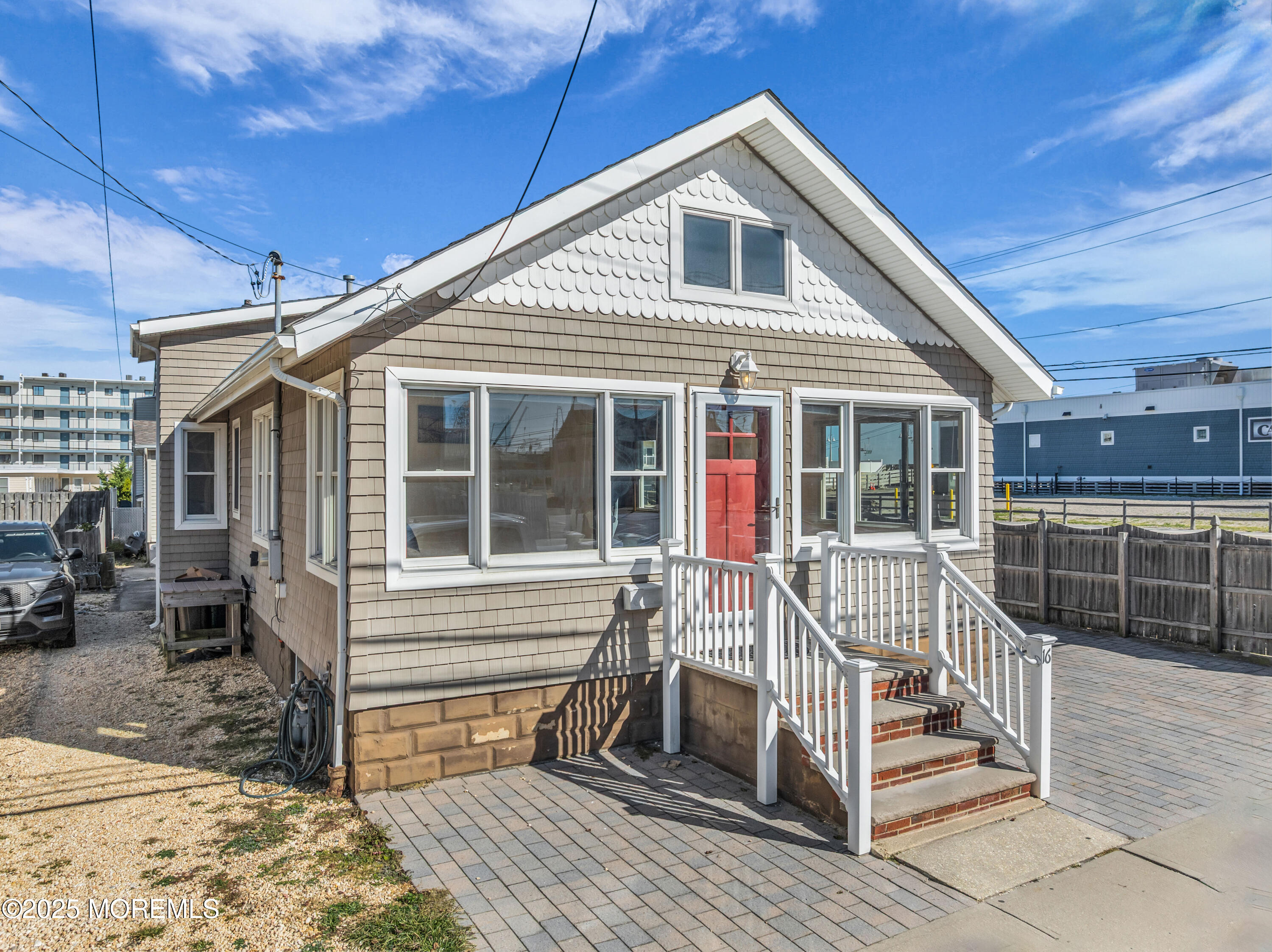 16 Carteret Avenue