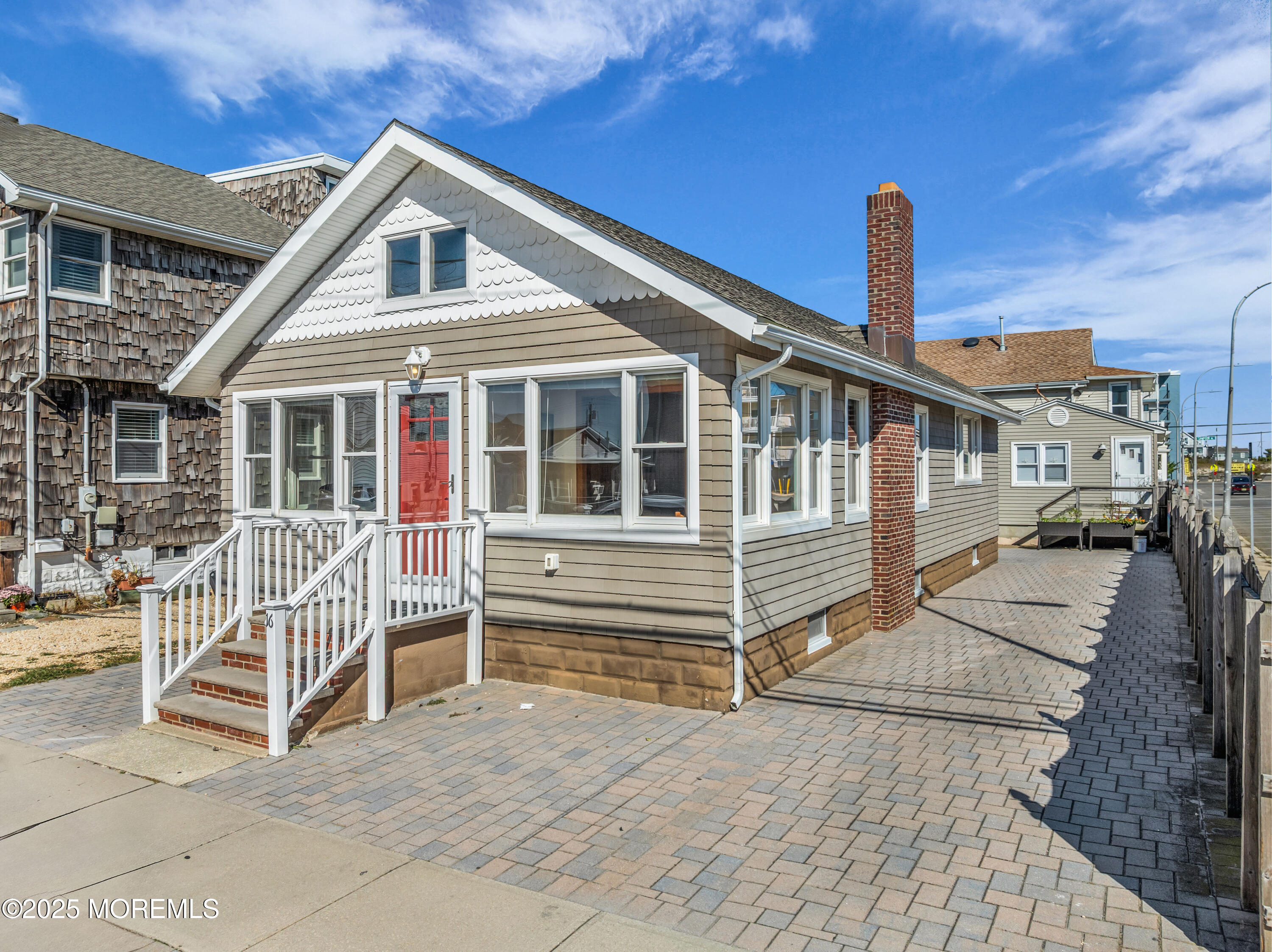 16 Carteret Avenue